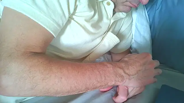 Snapshot of costanza7070 chatting on 01-07-26, 12:02 costanza7070 online show from 01-07-26, 12:02