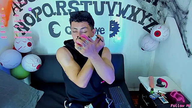 Piggy Eddy online show from 10-23-25, 08:29