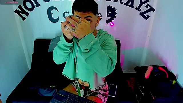 Piggy Eddy online show from 11-05-25, 05:18