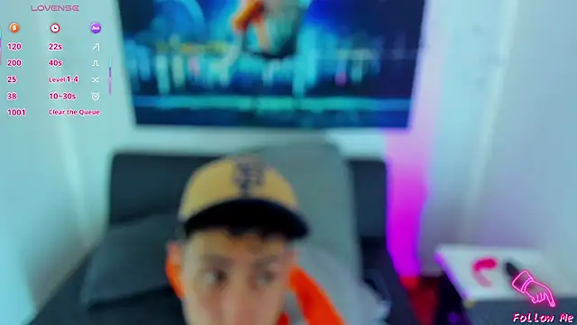 Piggy Eddy online show from 11-18-25, 02:43