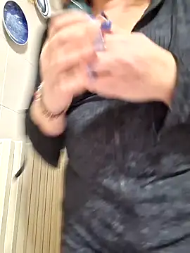 Snapshot of Mara-24 chatting on 02-15-25, 11:58 Mara-24 online show from 02-15-25, 11:58