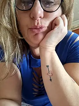 Snapshot of Mara-24 chatting on 02-25-25, 12:13 Mara-24 online show from 02-25-25, 12:13