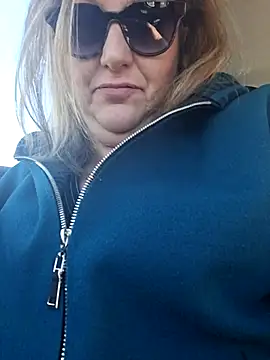 Snapshot of Mara-24 chatting on 03-21-25, 02:51 Mara-24 online show from 03-21-25, 02:51