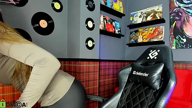 Nicole Charm online show from 01-13-26, 11:54