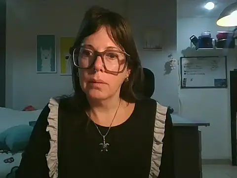 Snapshot of Calentandote chatting on 05-18-26, 08:31 Calentandote online show from 05-18-26, 08:31