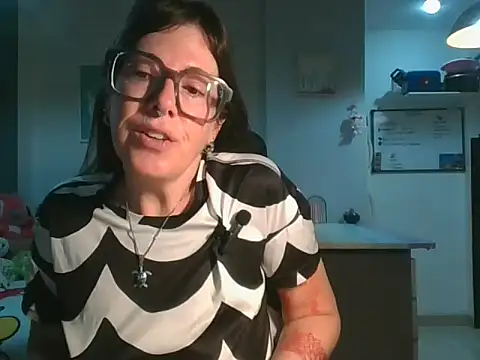 Snapshot of Calentandote chatting on 05-23-26, 08:51 Calentandote online show from 05-23-26, 08:51