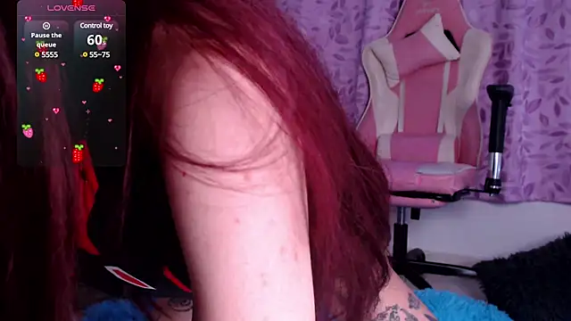 Snapshot of Alicedangerrr chatting on 01-31-25, 12:39 Alicedangerrr online show from 01-31-25, 12:39