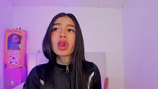 Snapshot of shadowcatt_ chatting on 09-18-25, 12:07 shadowcatt online show from 09-18-25, 12:07