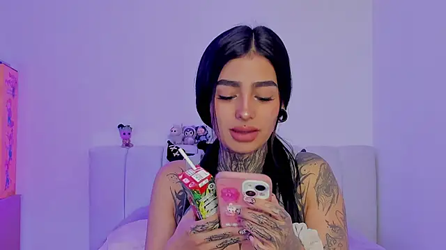 Snapshot of shadowcatt_ chatting on 10-22-25, 07:13 shadowcatt online show from 10-22-25, 07:13