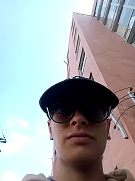 Cuervo maniaco online show from 12-17-24, 03:28