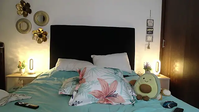 Snapshot of TatianaMonteross chatting on 12-04-25, 01:15 TatianaMonteross online show from 12-04-25, 01:15