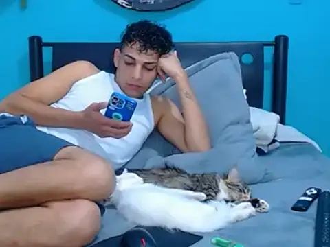 Snapshot of Dirtymatthew chatting on 03-19-25, 12:37 Dirtymatthew online show from 03-19-25, 12:37