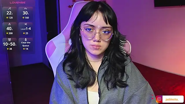 Snapshot of suzumi__ chatting on 12-20-24, 08:55 suzumi online show from 12-20-24, 08:55