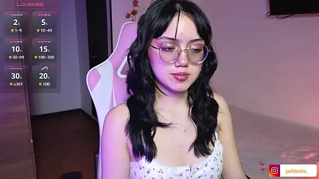 Snapshot of suzumi__ chatting on 01-07-25, 06:35 suzumi online show from 01-07-25, 06:35