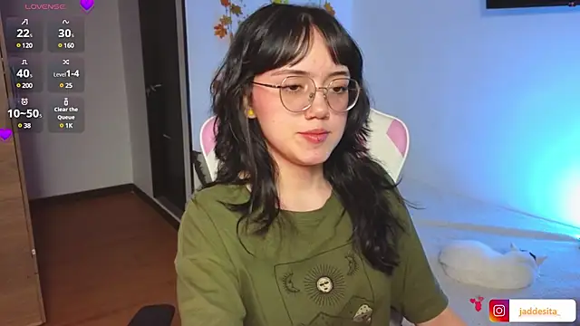 Snapshot of suzumi__ chatting on 01-23-25, 06:39 suzumi online show from 01-23-25, 06:39