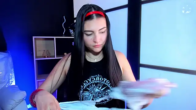 Snapshot of TifanyWhite_ chatting on 12-11-24, 09:34 TifanyWhite online show from 12-11-24, 09:34