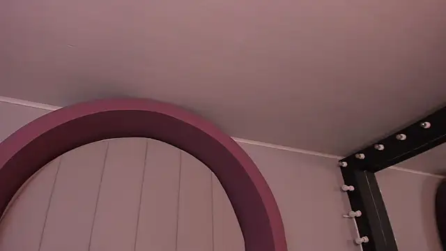 Snapshot of morganlake_ chatting on 10-31-25, 03:40 morganlake online show from 10-31-25, 03:40