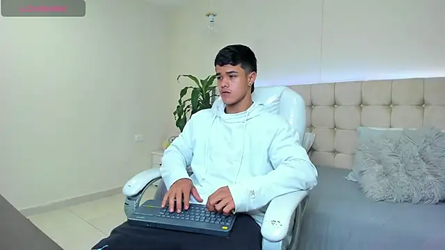 Rob saenz  online show from 02-09-25, 03:22