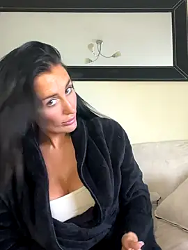 UKSYDNEYFOX online show from 09-17-25, 01:35