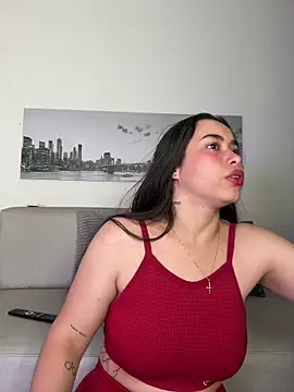 Snapshot of SophieRoyals chatting on 05-31-26, 02:13 SophieRoyals online show from 05-31-26, 02:13