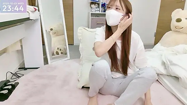 Snapshot of -SHINON- chatting on 10-01-25, 02:45 -SHINON- online show from 10-01-25, 02:45