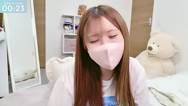 Snapshot of -SHINON- chatting on 10-16-25, 03:24 -SHINON- online show from 10-16-25, 03:24