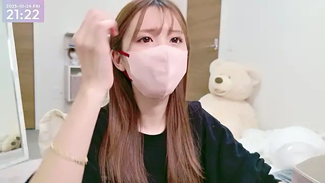 Snapshot of -SHINON- chatting on 10-24-25, 12:23 -SHINON- online show from 10-24-25, 12:23