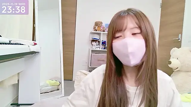 Snapshot of -SHINON- chatting on 11-19-25, 02:39 -SHINON- online show from 11-19-25, 02:39