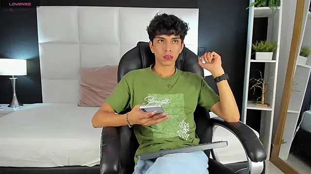 Santy carrington online show from 12-19-24, 08:34