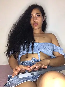 Snapshot of jaderossxx chatting on 01-25-25, 04:13 jaderossxx online show from 01-25-25, 04:13