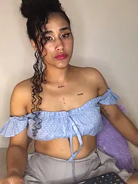 Snapshot of jaderossxx chatting on 02-04-25, 10:13 jaderossxx online show from 02-04-25, 10:13