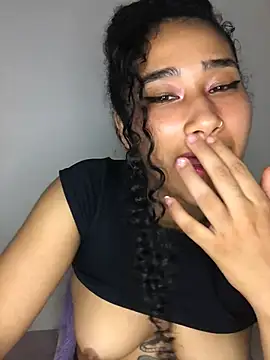 Snapshot of jaderossxx chatting on 03-08-25, 12:22 jaderossxx online show from 03-08-25, 12:22