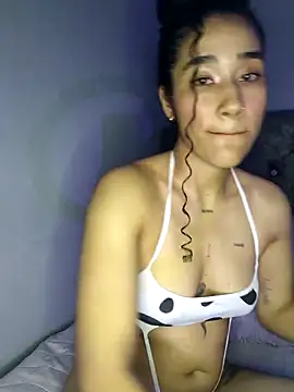 Snapshot of jaderossxx chatting on 09-23-25, 02:14 jaderossxx online show from 09-23-25, 02:14