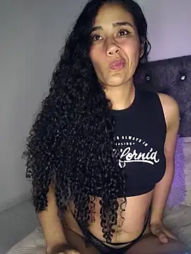 Snapshot of jaderossxx chatting on 11-29-25, 04:04 jaderossxx online show from 11-29-25, 04:04