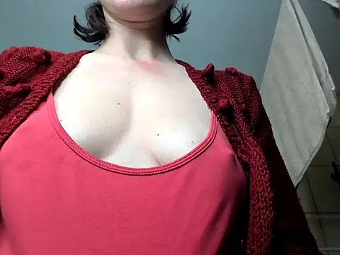 Snapshot of Milky_hairy_mommy chatting on 11-14-25, 09:35 Milky hairy mommy online show from 11-14-25, 09:35