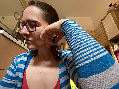 Snapshot of Milky_hairy_mommy chatting on 03-05-26, 07:04 Milky hairy mommy online show from 03-05-26, 07:04