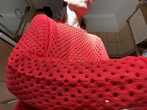 Snapshot of Milky_hairy_mommy chatting on 03-10-26, 07:35 Milky hairy mommy online show from 03-10-26, 07:35