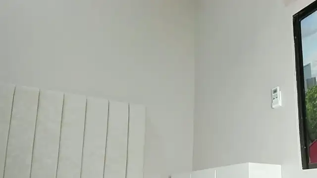 Snapshot of Littleolivia_ chatting on 01-24-25, 01:03 Littleolivia online show from 01-24-25, 01:03