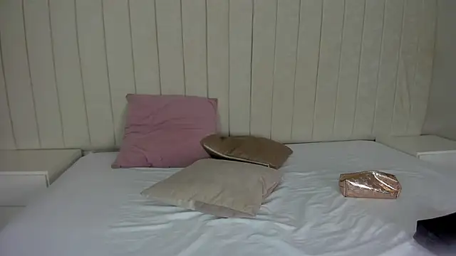 Snapshot of Littleolivia_ chatting on 02-21-25, 01:11 Littleolivia online show from 02-21-25, 01:11