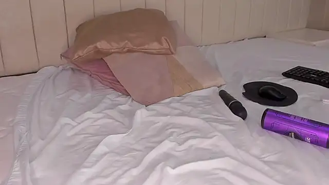 Snapshot of Littleolivia_ chatting on 03-01-25, 05:27 Littleolivia online show from 03-01-25, 05:27