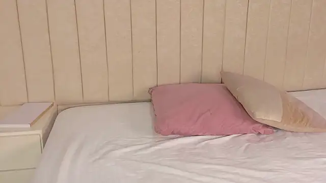 Snapshot of Littleolivia_ chatting on 03-18-25, 01:31 Littleolivia online show from 03-18-25, 01:31