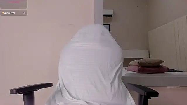 Snapshot of Littleolivia_ chatting on 03-19-25, 04:02 Littleolivia online show from 03-19-25, 04:02