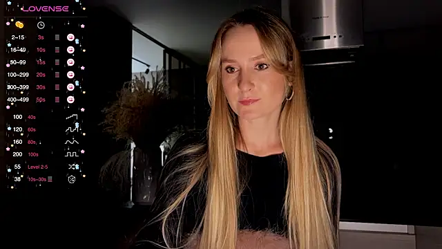 Snapshot of Peach__juice chatting on 12-14-24, 03:47 Peach juice online show from 12-14-24, 03:47