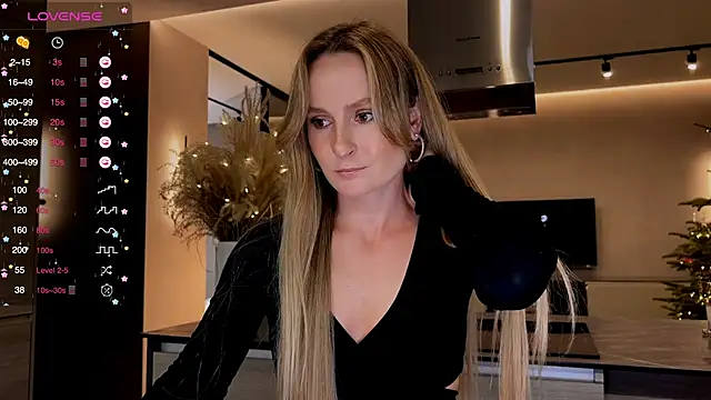 Snapshot of Peach__juice chatting on 01-13-25, 07:10 Peach juice online show from 01-13-25, 07:10