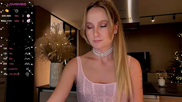 Snapshot of Peach__juice chatting on 01-14-25, 07:11 Peach juice online show from 01-14-25, 07:11