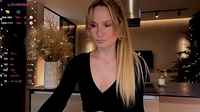 Snapshot of Peach__juice chatting on 01-16-25, 06:48 Peach juice online show from 01-16-25, 06:48