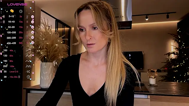 Snapshot of Peach__juice chatting on 01-16-25, 10:02 Peach juice online show from 01-16-25, 10:02