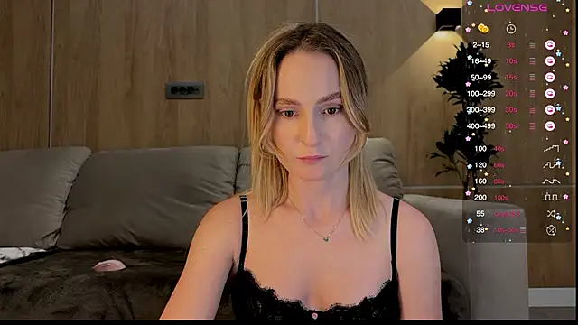 Snapshot of Peach__juice chatting on 02-11-25, 05:07 Peach juice online show from 02-11-25, 05:07