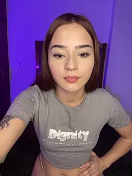 Snapshot of Veronica_isaza__ chatting on 01-17-25, 10:23 Veronica isaza online show from 01-17-25, 10:23
