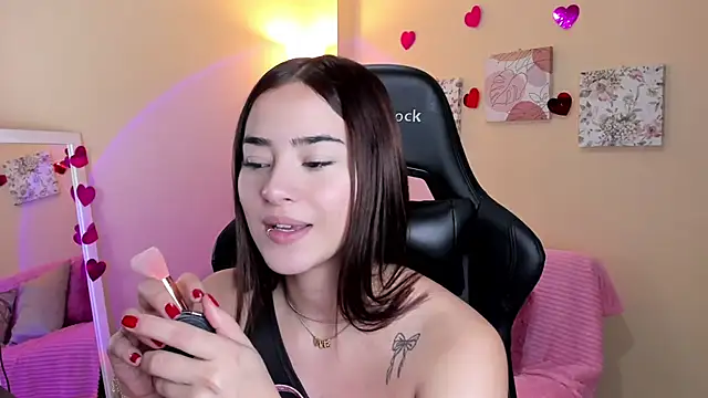 Snapshot of Veronica_isaza__ chatting on 03-20-25, 01:26 Veronica isaza online show from 03-20-25, 01:26
